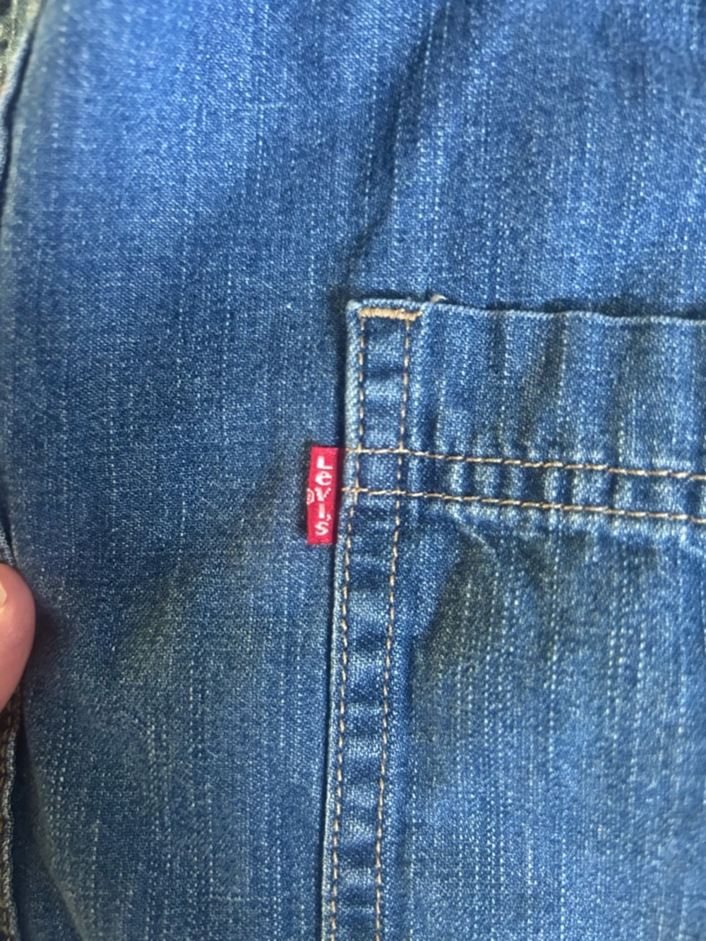 ✨Flash Sale✨Levi’s Denim Button Down - Picture 3 of 6